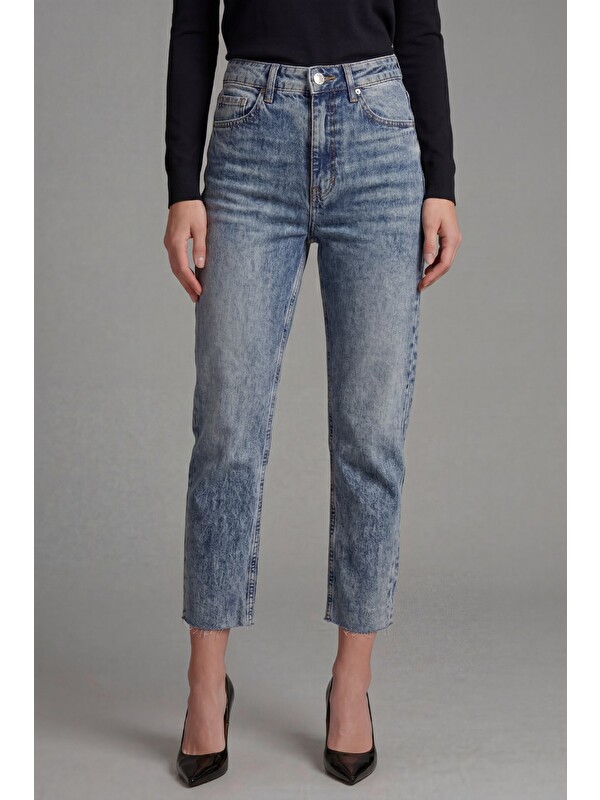 Lavix Kadın Body Fit Jean Pantolon Yüksek Bel Kesik Paça Dar Kalıp Denim