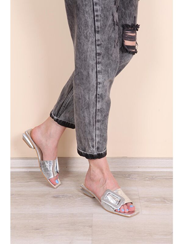 Kısa Topuklu Tokalı Rugan Kroko Kadın Terlik - Görsel 4