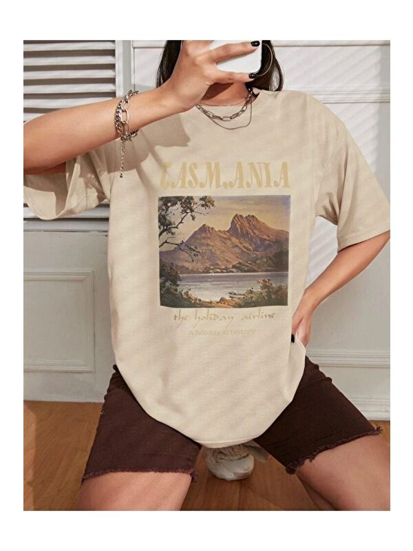 Trendseninle Kadın Bej Tasmania Baskılı Oversize T-shirt