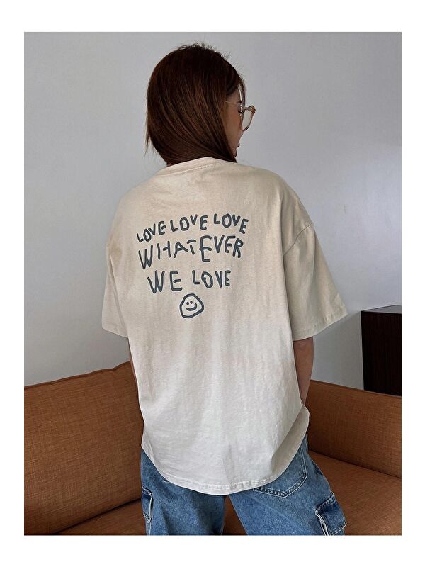Trendseninle Kadın Bej Love Love Love Baskılı Oversize T-shirt