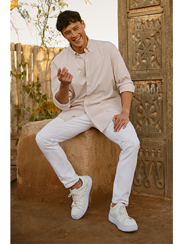 AC&Co / Altınyıldız Classics Erkek Beyaz-Bej Comfort Fit Rahat Kesim Düğmeli Yaka Pamuklu Kareli Gömlek