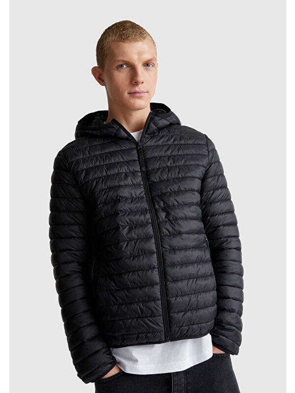 United Colors Of Benetton Erkek Siyah Polyester Dolgulu Regular Fit Kapüşonlu Puffer Şişme Mont