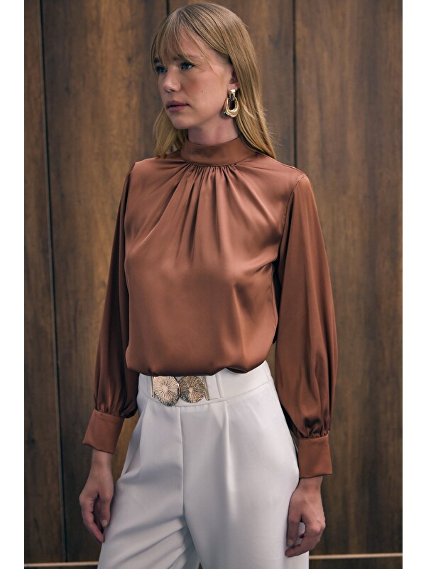 SATEEN Yaka Detaylı Saten Bluz - Kahve