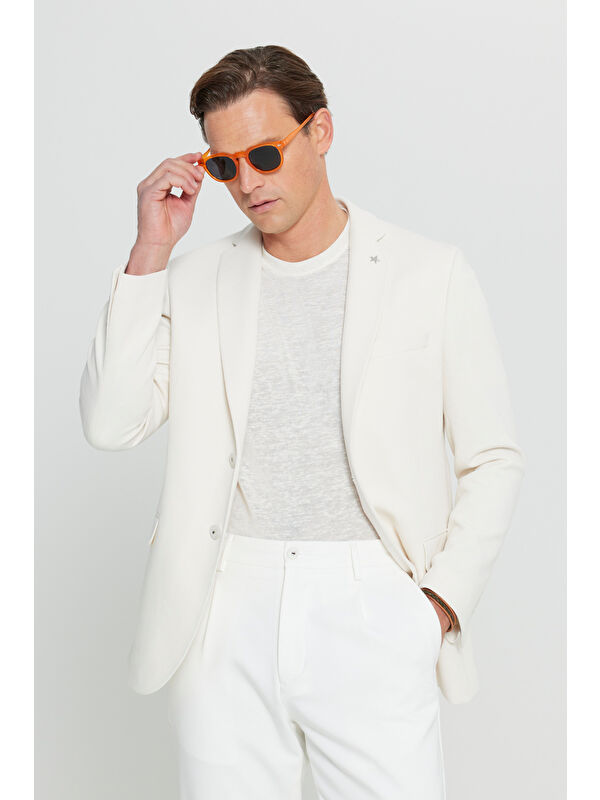 Altınyıldız Classics Erkek Ekru 360 Her Yöne Esneyen Pamuklu Esnek Slim Fit Dar Kesim Mono Yaka Armürlü Blazer Ceket
