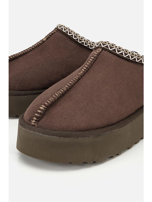 Yaya By Hotiç Kahverengi Yaya By Hotiç Yaya By Kadın Süet Dikiş Detaylı İçi Kürklü Yüksek Tabanlı Yarım Bot Terlik