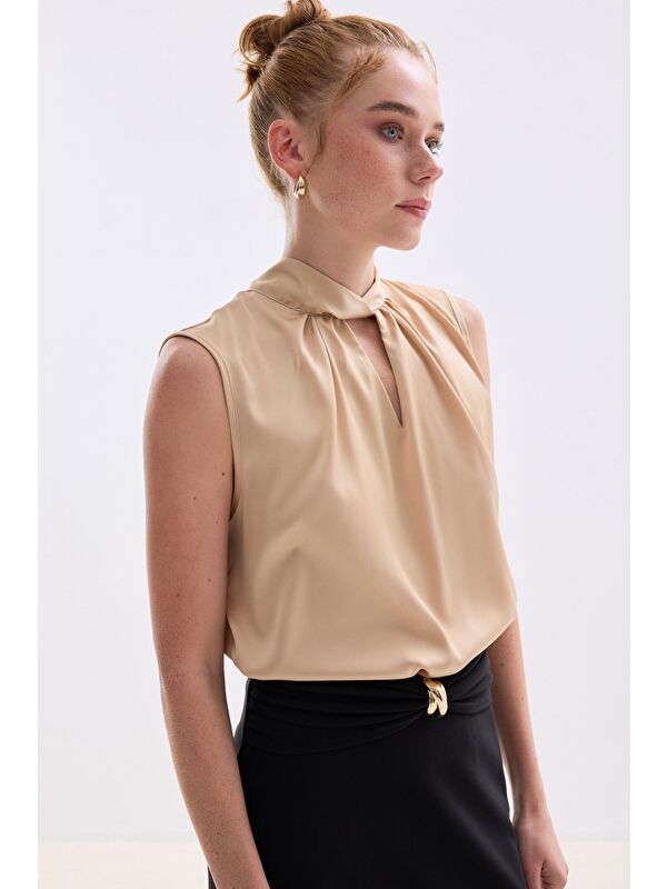 SATEEN Yaka Detaylı Saten Bluz - Camel