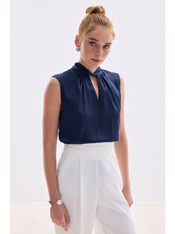 SATEEN Yaka Detaylı Saten Bluz - Lacivert