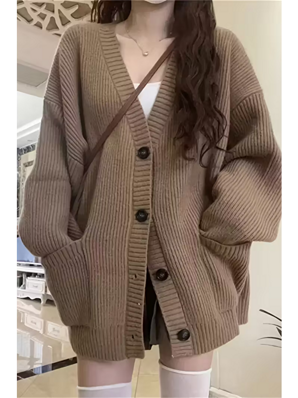 Tarz Cool Kadın Krem Oversize Cepli Düğmeli V Yaka Triko Hırka