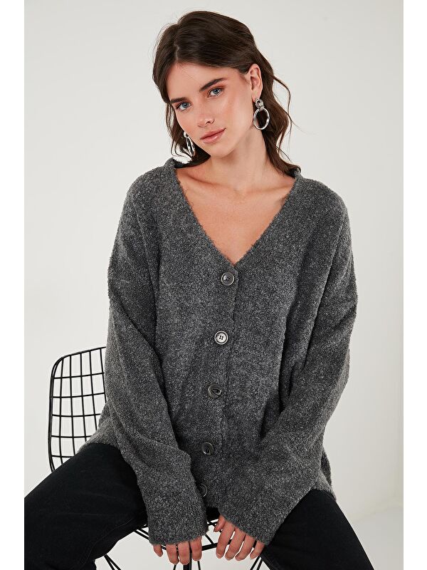 Lela Oversize Fit Düğmeli V Yaka Uzun Kollu Kadın Triko Hırka 4616232