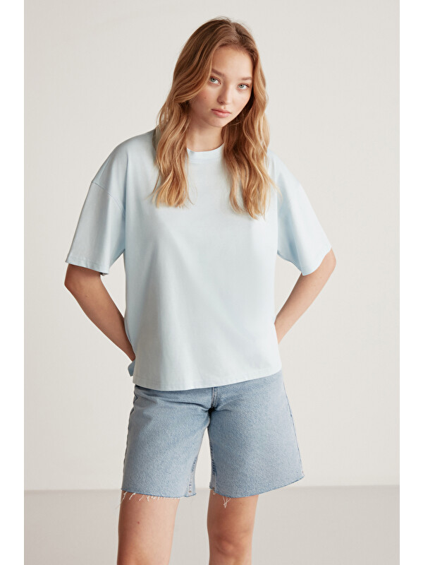 GRIMELANGE Jemmy Kadın %100 Organik Pamuk Relaxed Fit Yırtmaçlı Yuvarlak Yakalı AÇIK MAVİ T-Shirt
