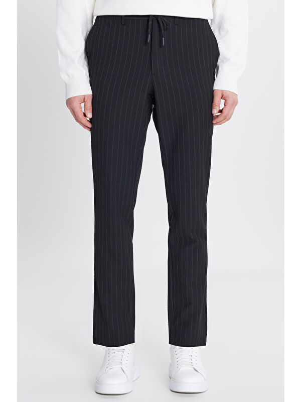Altınyıldız Classics Erkek Siyah Yumuşak Dokulu Slim Fit Beli Bağlamalı Yan Cepli Gofre Desenli Pantolon