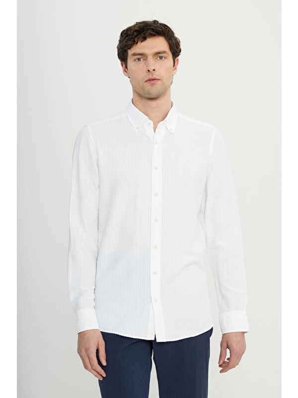 Altınyıldız Classics Erkek Beyaz Slim Fit Dar Kesim Düğmeli Yaka Armürlü Gofre Desenli Gömlek