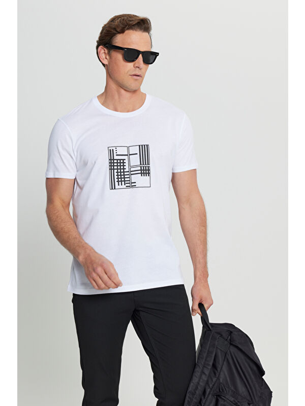 Altınyıldız Classics Erkek Beyaz Pamuklu Slim Fit Dar Kesim Baskılı Esnek Tişört