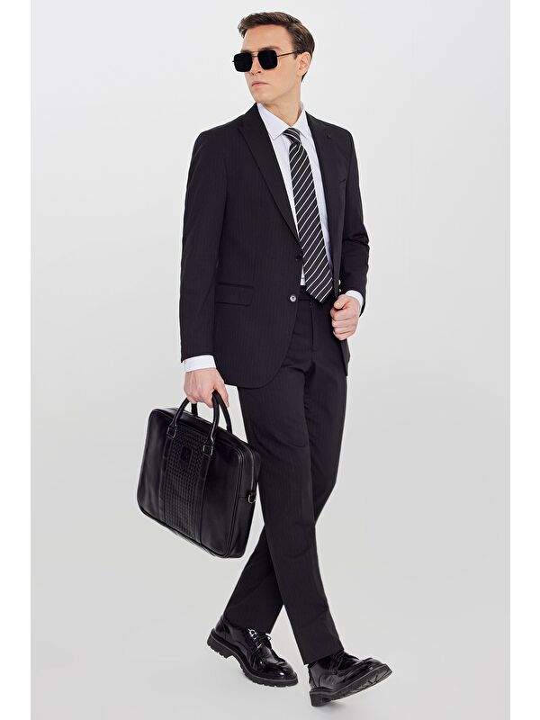Altınyıldız Classics Erkek Siyah-Gri Slim Fit Kırlangıç Yaka Çizgili Kapak Cepli Esnek Takım Elbise
