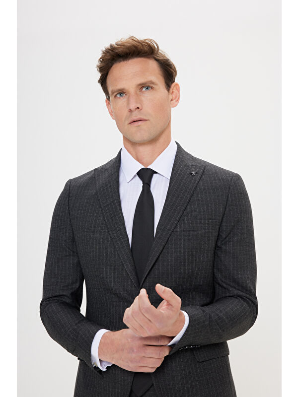 Altınyıldız Classics Erkek Antrasit Ekstra Slim Fit Kırlangıç Yaka Çizgili Takım Elbise
