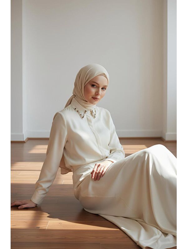 Pera Moda Yakası Taşlı Basic İç Göstermeyen Gömlek
