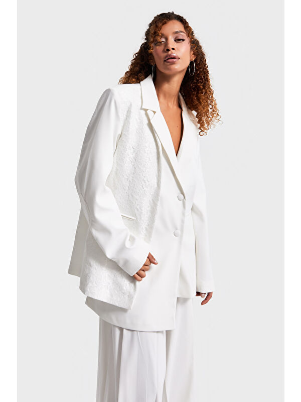 It's Basic Kadın Ekru Renk Dantel Detaylı Özel Tasarım Oversize Kruvaze Kumaş Ceket