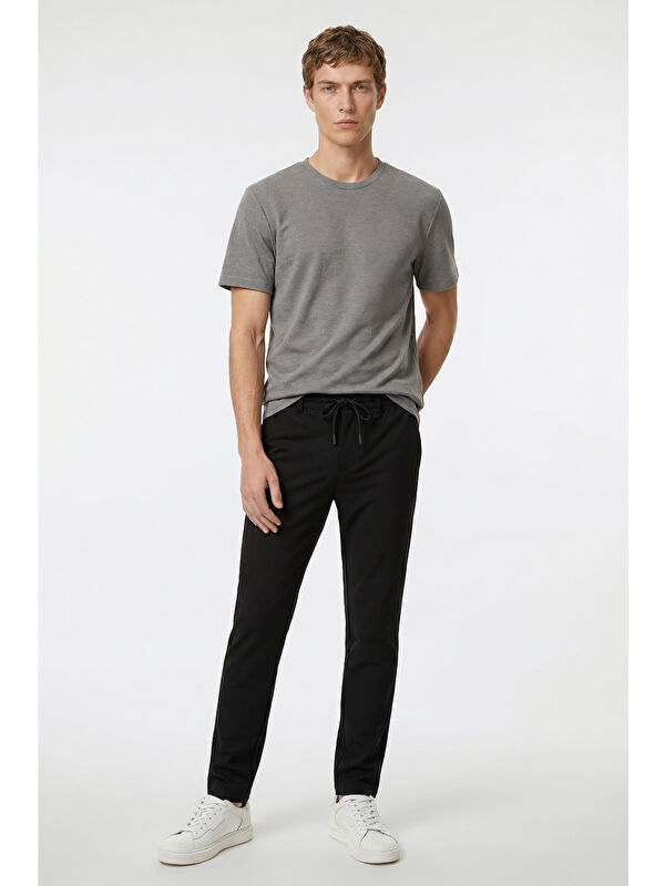 Altınyıldız Classics Erkek Siyah Jogger Slim Fit Dar Kesim Yan Cepli Beli Bağlamalı Pantolon