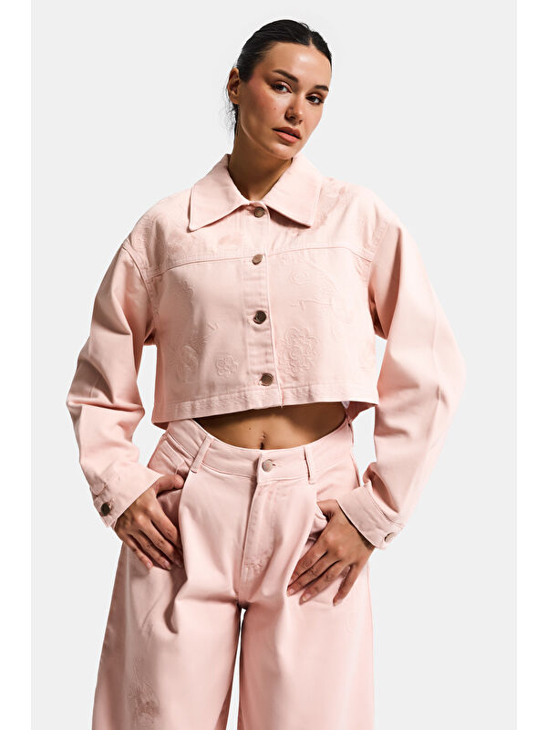 It's Basic Kadın Pudra Renk 6s6-20 Crop Fit Çiçek Nakış Desenli Özel Tasarım Denim Ceket