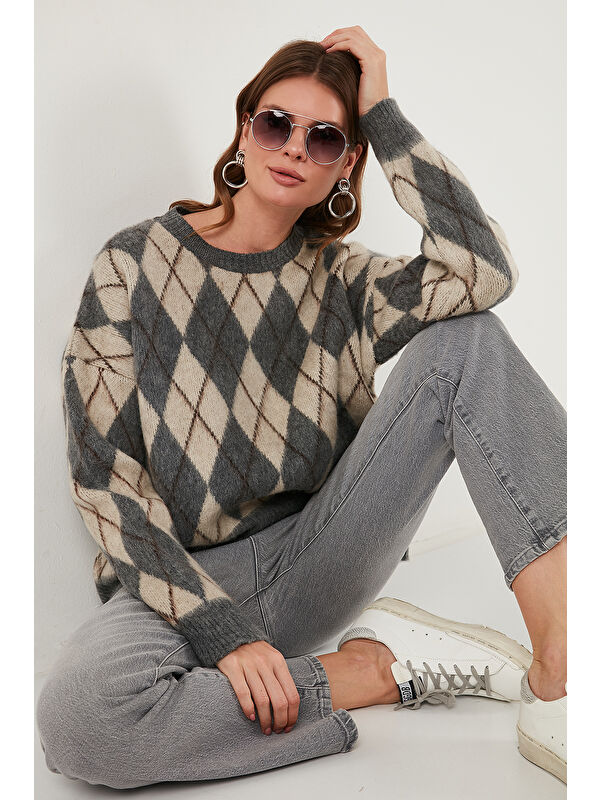 Lela Oversize Fit Bisiklet Yaka Baklava Desenli Yumuşak Dokulu Kadın Kazak 4616223