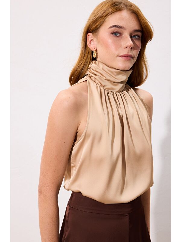 SATEEN Boğazlı Kolsuz Bluz - Camel