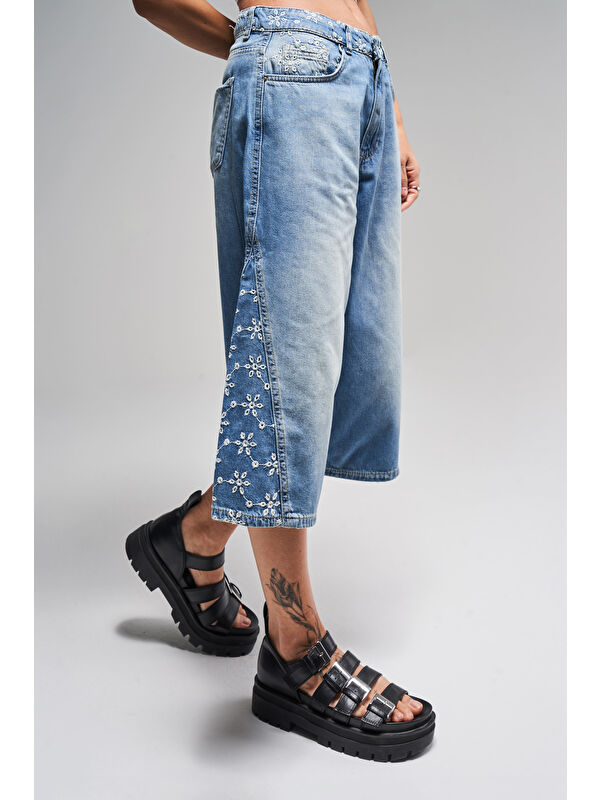 It's Basic Kadın Mavi Jean Rengi 2S5 75 Çiçek Nakışlı Maxi Boy Tasarım Denim Şortolon