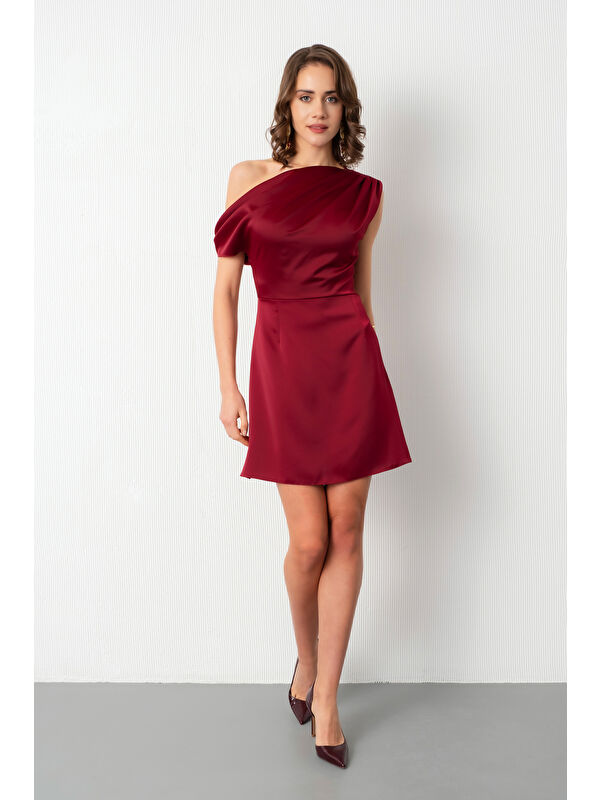Lafaba Kadın Bordo Degaje Yaka Mini Saten Mezuniyet Abiye Elbise