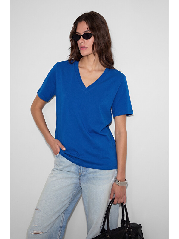 ETHIQUET SHEANE Kadın %100 Organik Pamuk Derin V Yakalı Comfort Fit SAKS T-Shirt