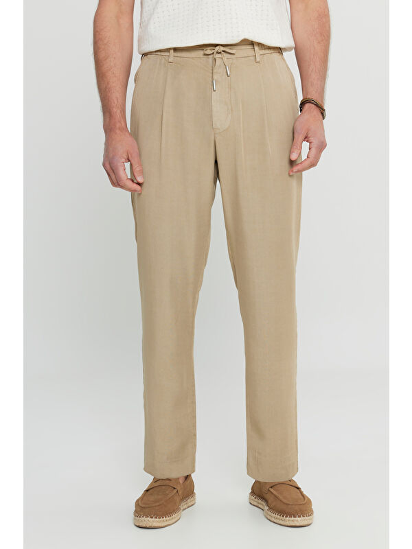 Altınyıldız Classics Erkek Bej Yumuşak Dokulu Slim Fit Dar Kesim Beli Bağlamalı Yan Cep Pantolon