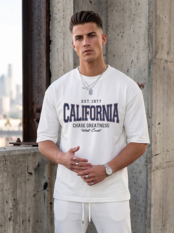 Trendseninle Erkek Beyaz California Chase Baskı Organik Pamuk Comfort Tişört