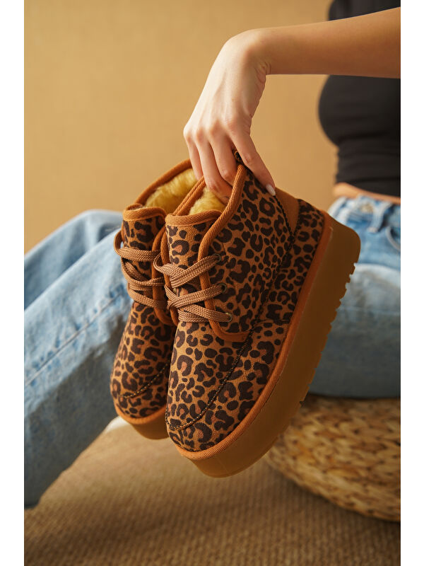 Madeline Kalın Tabanlı Yuvarlak Burunlu Bağcıklı Kürklü Kadın Bot - Görsel 6