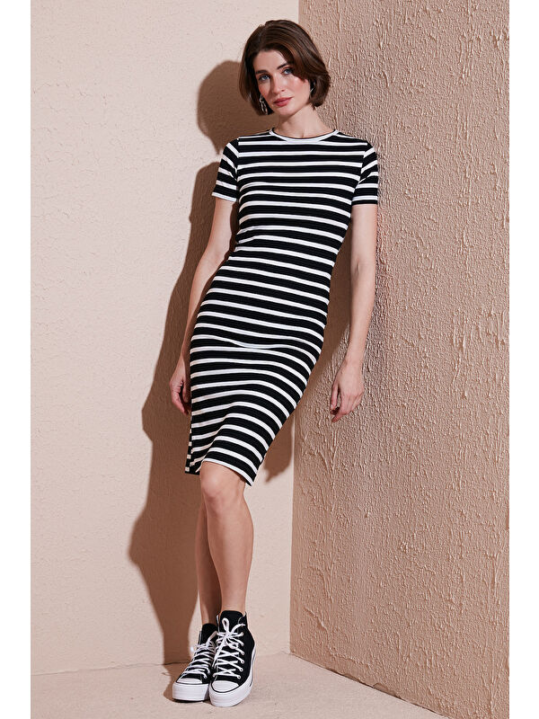 Lela Slim Fit Çizgili Pamuklu Bisiklet Yaka Kısa Kollu Midi Kadın Elbise 5865700