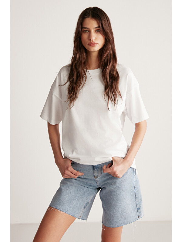 GRIMELANGE Jemmy Kadın %100 Organik Pamuk Relaxed Fit Yırtmaçlı Yuvarlak Yakalı BEYAZ T-Shirt