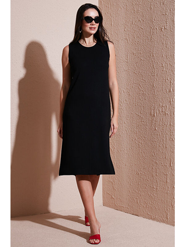 Lela Regular Fit Bisiklet Yaka Yırtmaç Detaylı Basic Midi Elbise 5866160