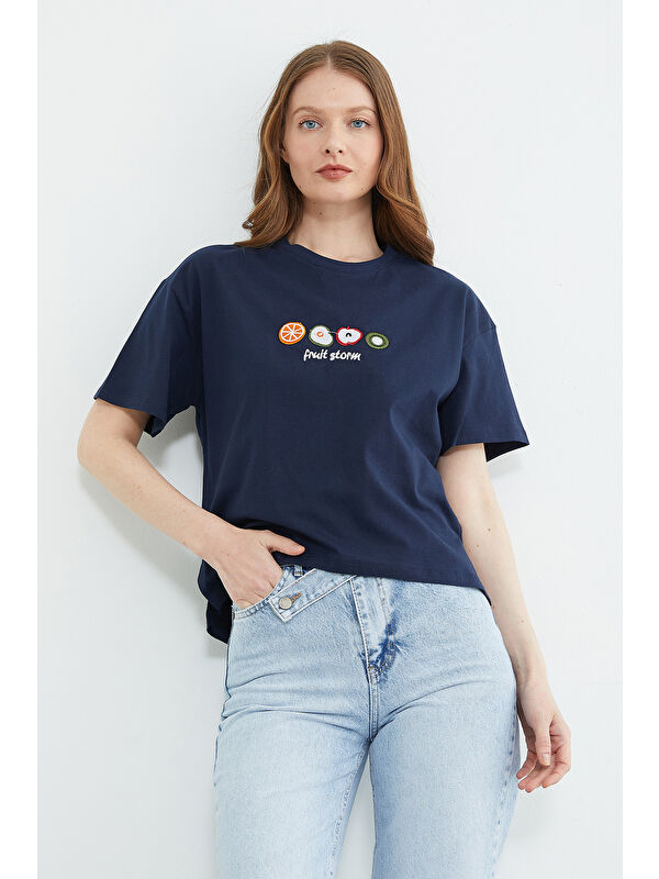 Fullamoda Meyve Nakışlı Yırtmaçlı Oversize Tişört