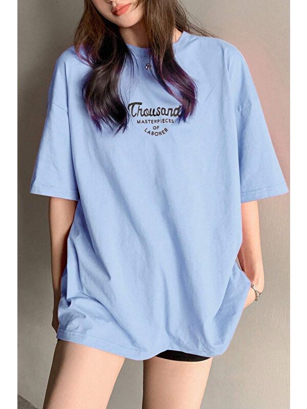 Trendseninle Kadın BEBEK MAVİSİsi Bisiklet Yaka Thousand Baskılı Oversize T Shirt