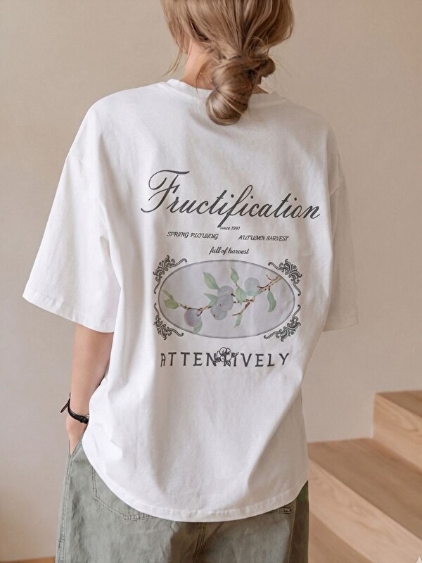 Trendseninle Kadın Beyaz Fructification Baskılı Oversize Tişört