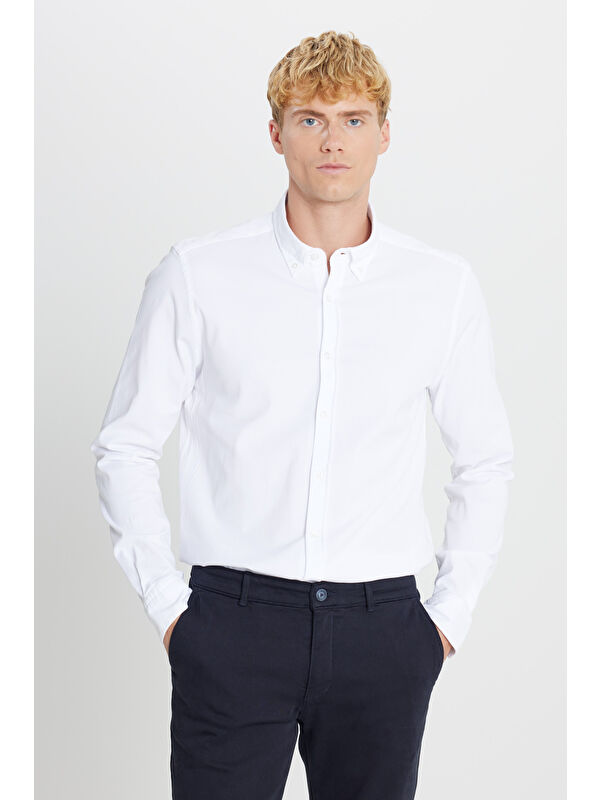 Altınyıldız Classics Erkek Beyaz Yumuşak Dokulu Pamuklu Slim Fit Dar Kesim Düğmeli Yaka Esnek Gömlek