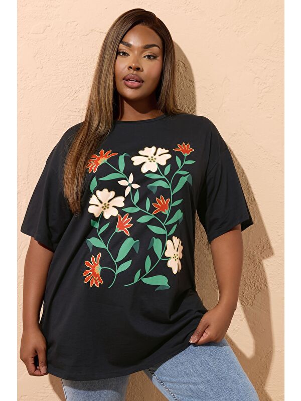 Stil Diva Büyük Beden Bisiklet Yaka Kısa Kollu Çiçek Desenli T-shirt 304197