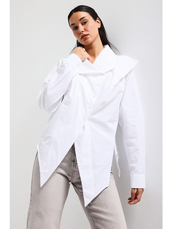 It's Basic Kadın Beyaz Renk Regular Fit Özel Yaka Detaylı Tasarım Gömlek
