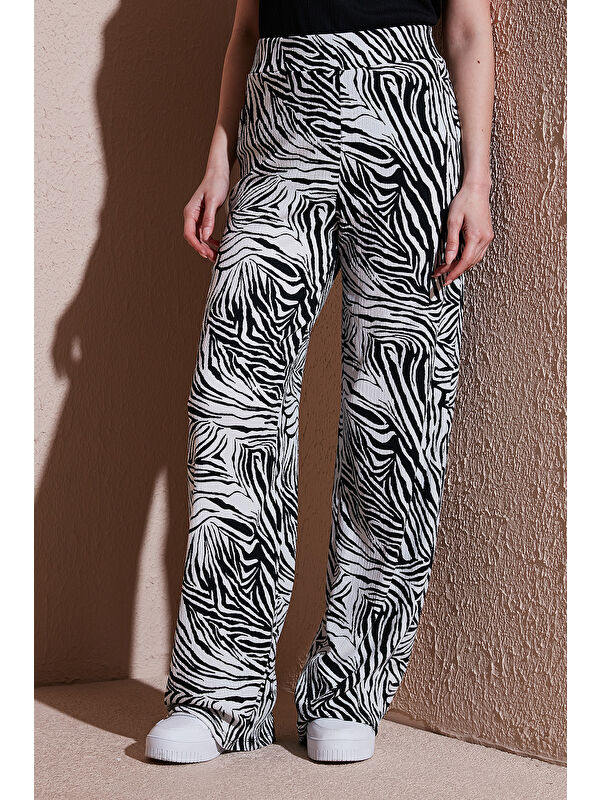 Fashion Friends Desenli Regular Fit Yüksek Bel Bol Paça Pantolon 25Y0179K1