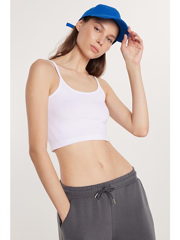 TUDORS Kadın Slim Fit Dar Kesim İnce Askılı U Yaka Beyaz Crop Atlet