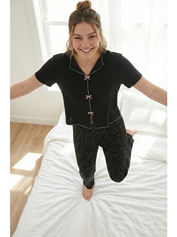 Lela Desenli Standart Fit Kurdele Detaylı Kısa Kollu Pijama Takımı 6091435