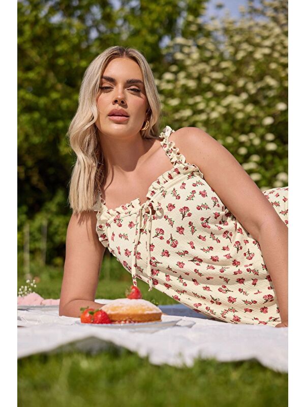 Stil Diva Büyük Beden Çiçek Desenli Bürümcük Kumaş Kare Yaka Kolsuz Bluz 322688