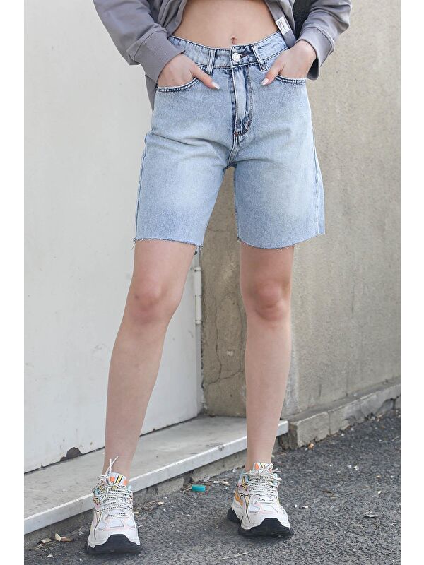 Madmext Buz Mavisi Yüksek Bel Regular Fit Basic Jean Şort Mg1495