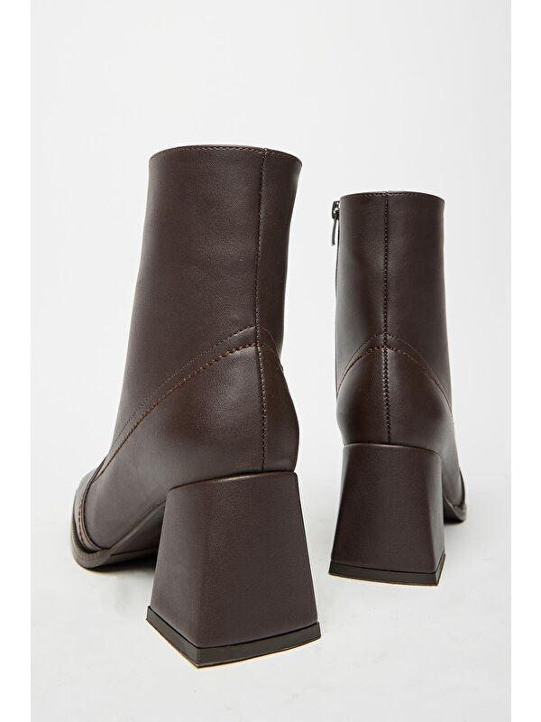 Kadın Kahverengi Küt Burun Topuklu Bot & Bootie – Fermuarlı Günlük - Görsel 5