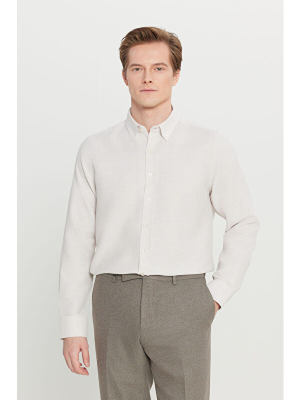 Altınyıldız Classics Erkek Bej Pamuklu Tailored Slim Fit Dar Kesim Düğmeli Yaka Armürlü Gömlek