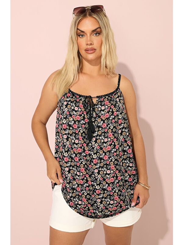 Stil Diva Büyük Beden Sıfır Kol Yaka Detaylı Çiçek Desenli T-shirt 304240