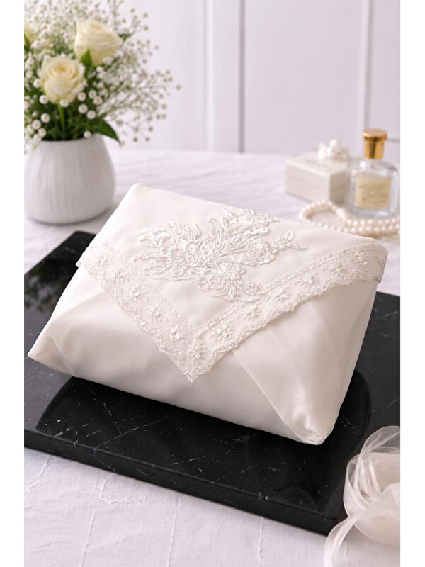 Çeyiz Diyarı Dilay Saten Lüks Nişan Bohçası 90x90 cm Krem