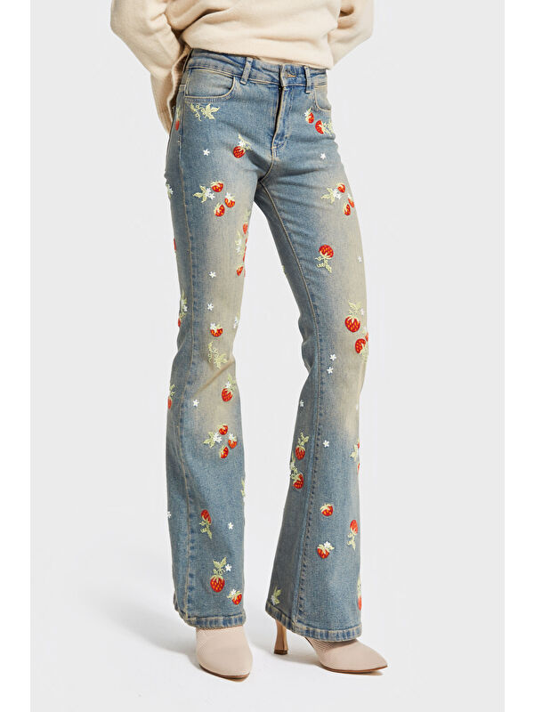 It's Basic Kadın T.Kot Rengi 2w5-32 Flare Fit Elastanlı Kumaş Çiçek Nakış Desenli Özel Tasarım Denim Jean
